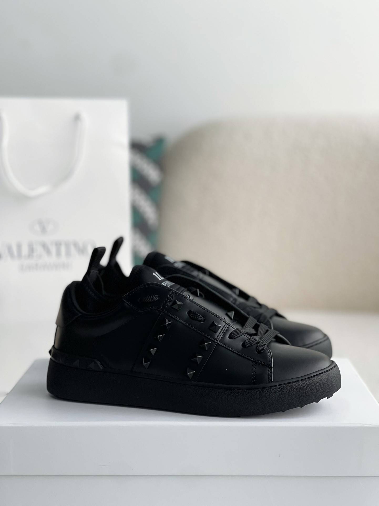 Va1e*ntin0 One Stud Sneakers