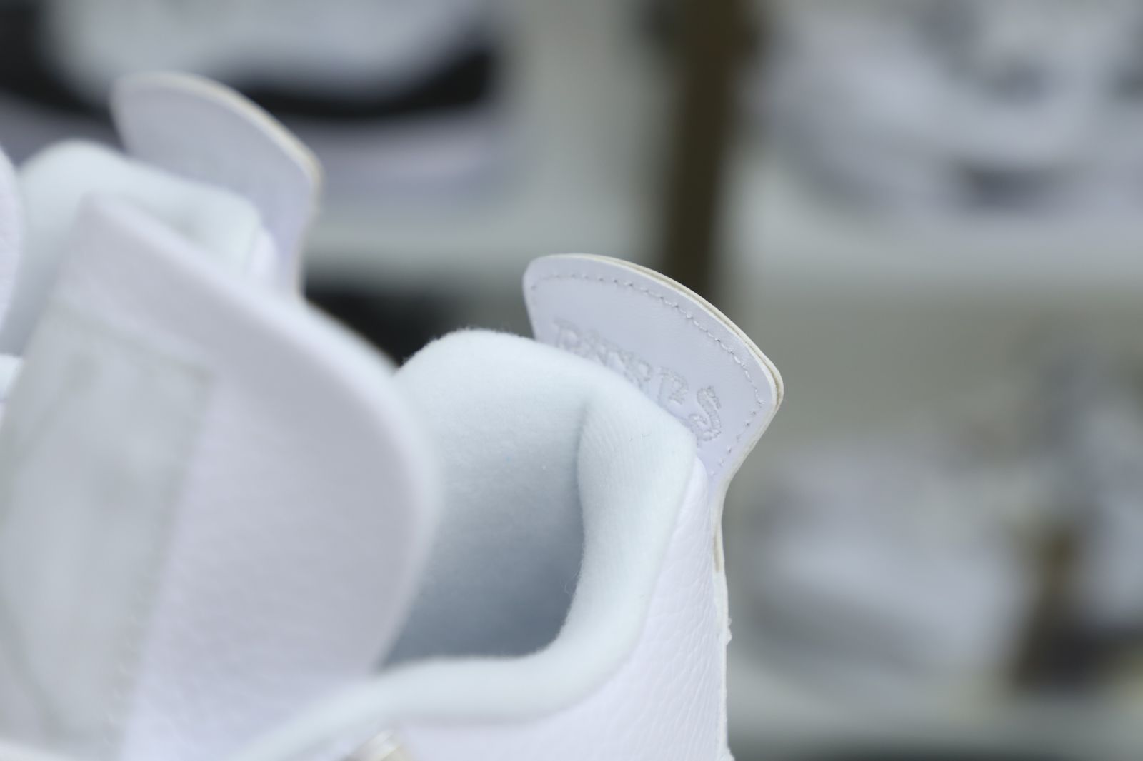 AIR JORDAN 4 RETRO