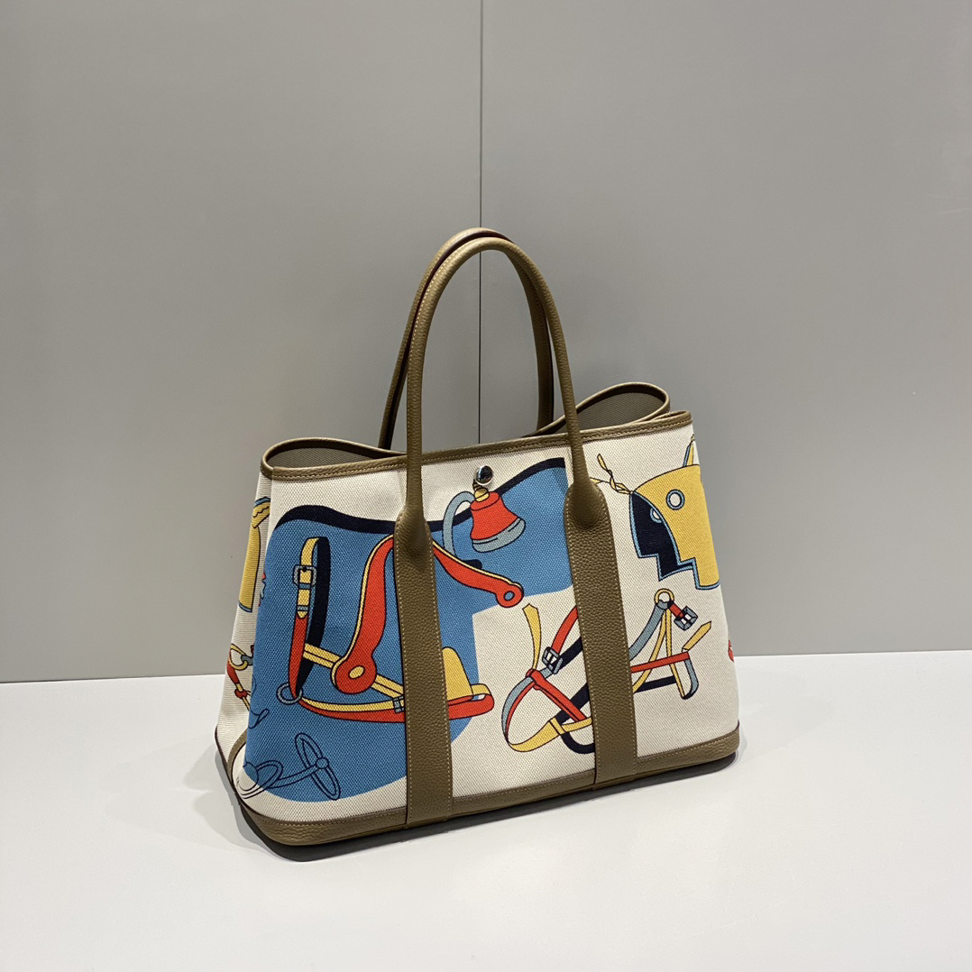 H**me5 painted graffiti French fjord imported original cowhide wax thread sewing master craft painted canvas 36*30cm