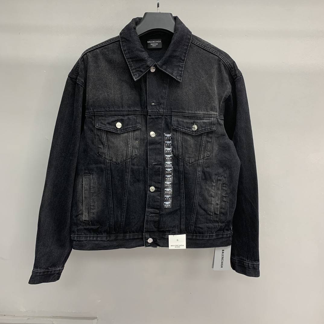 Ba1en*iaga offset printed denim jacket