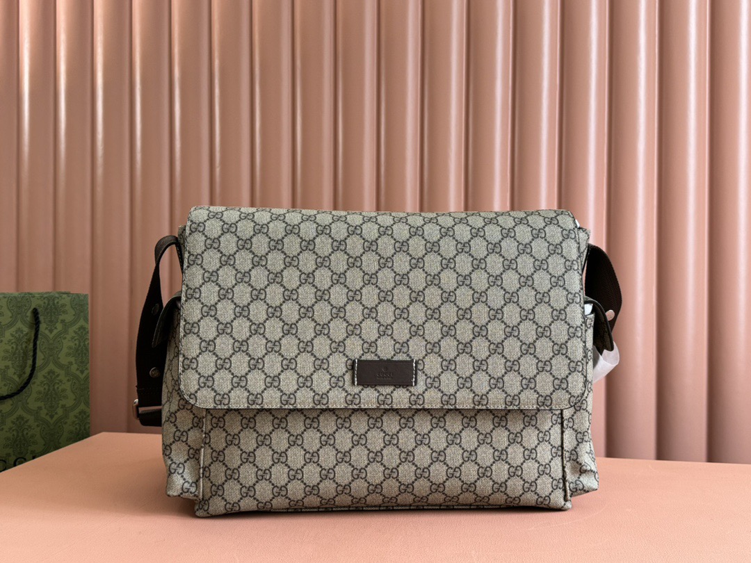 Gvc*1 Unisex! Hot selling classic diaper bag Sureme Model: 211131 Size: 44x28x14cm