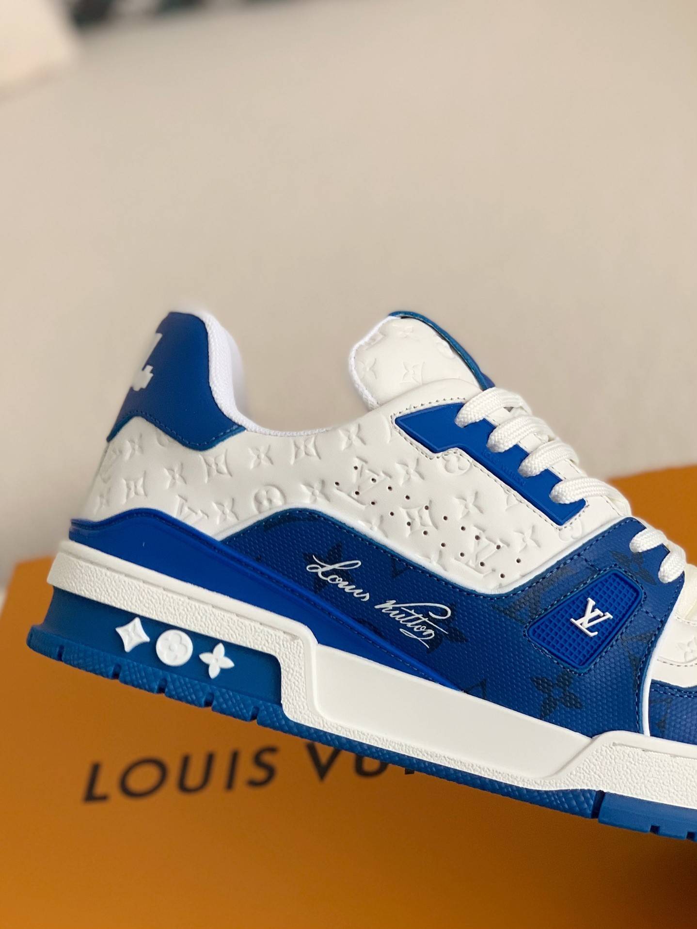 L*V TRAINER Sneakers