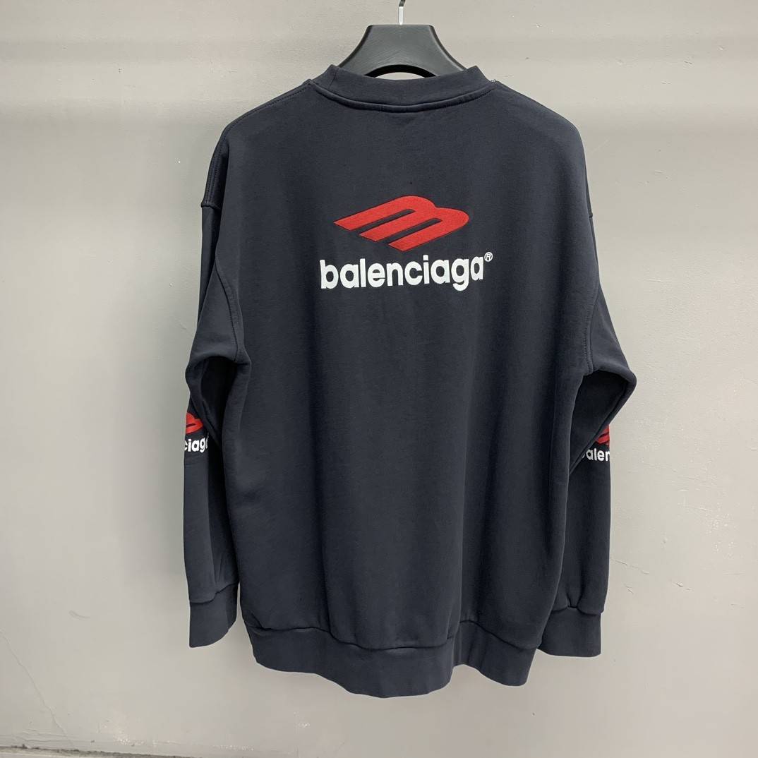Ba1en*iaga M-shaped sweatshirt