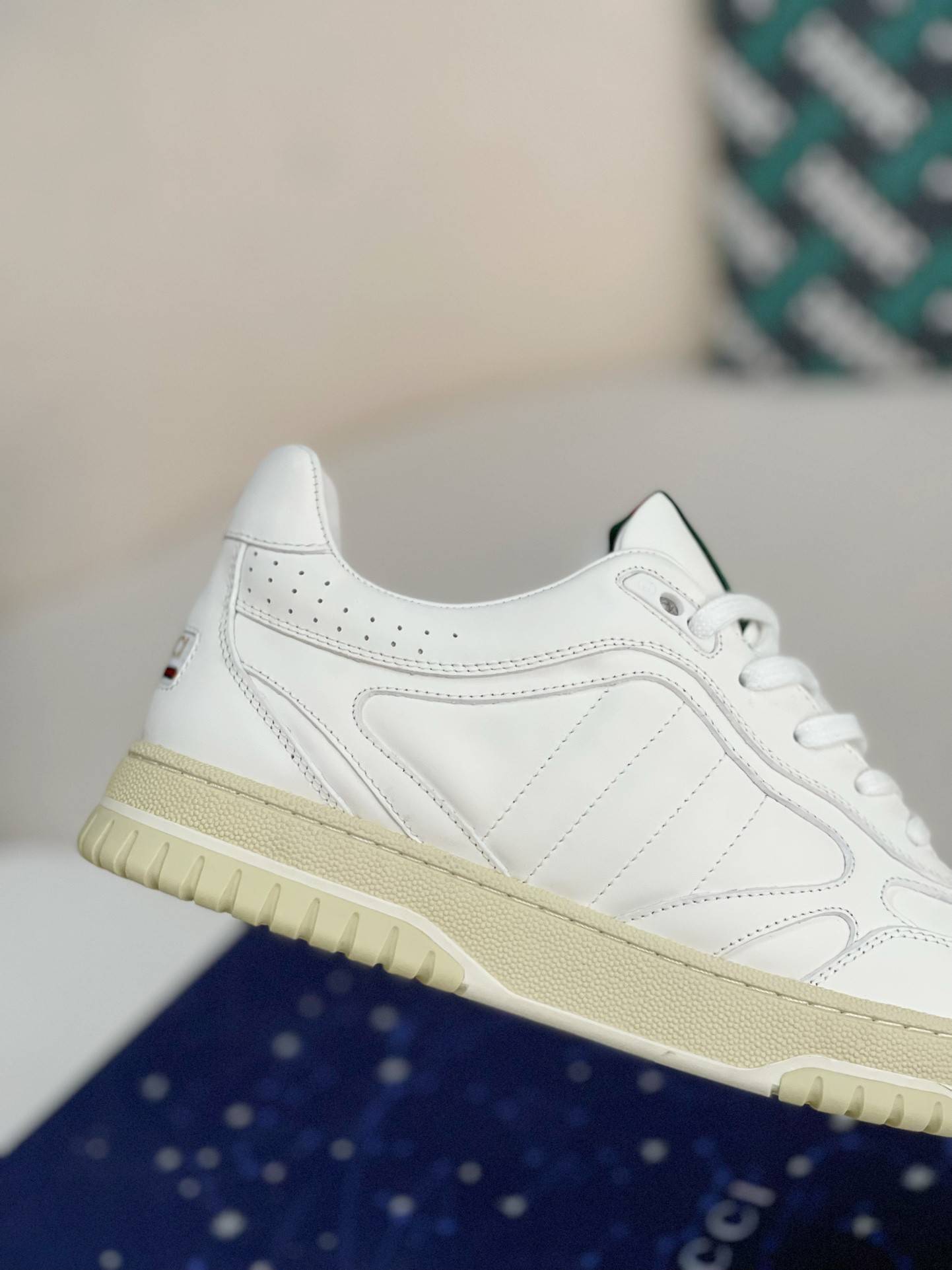 GU*INew Sneakers