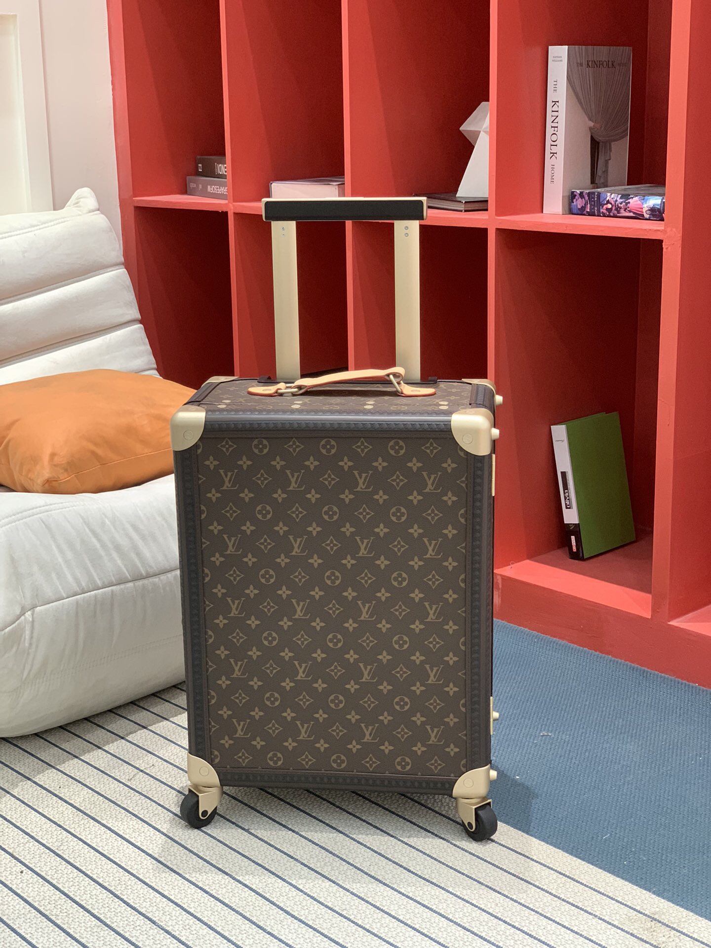 L*V Rolling Trunk