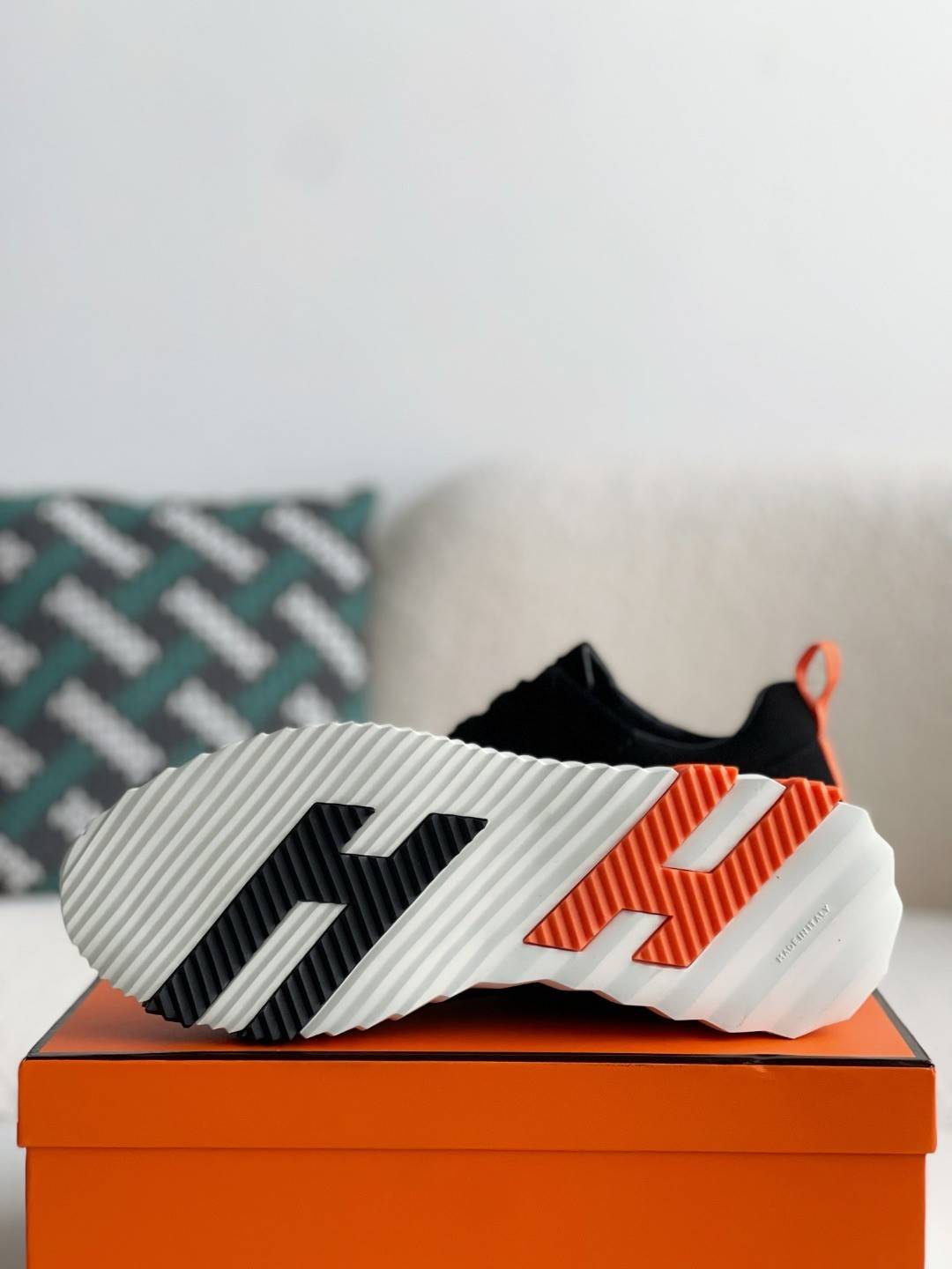 H**me5 Department sneakers