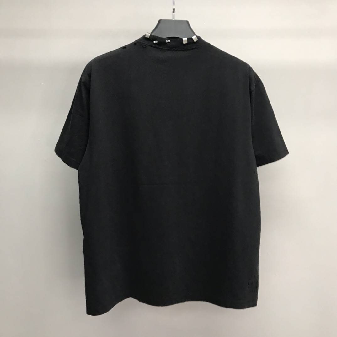 Ba1en*iaga neckline hardware perforated T-shirt