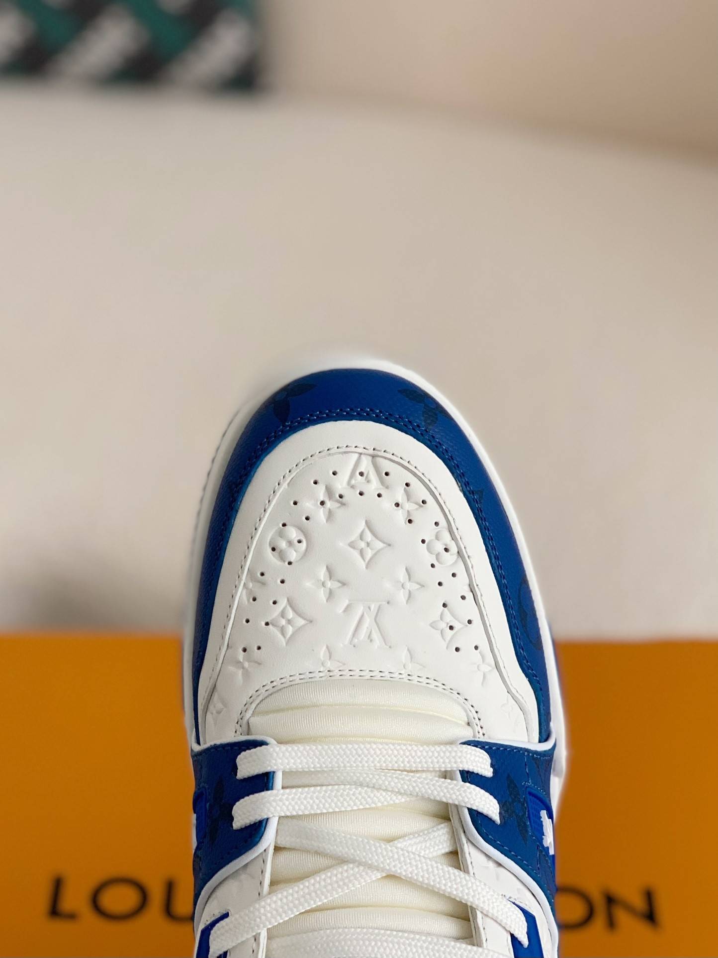 L*V TRAINER Sneakers