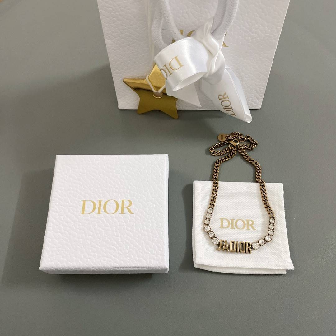 D10r round D1am0nd collar