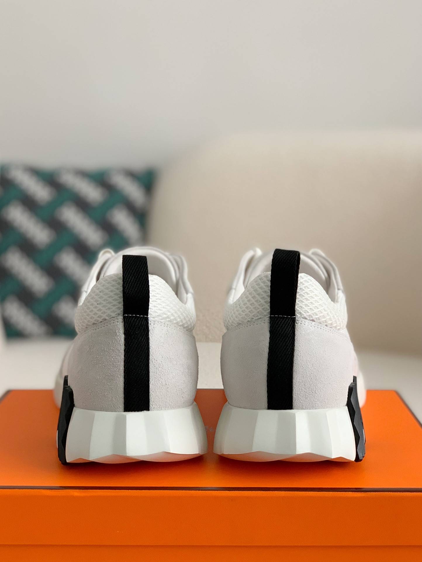 H**me5 Department sneakers