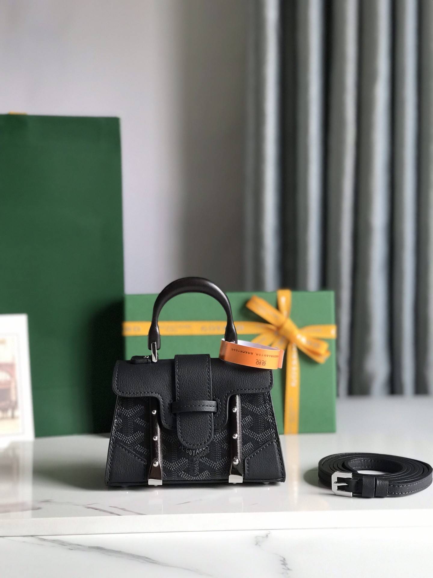 G09ard Saigon nano bag, top quality!   Size: 14.5 * 11.5 * 7.5cm