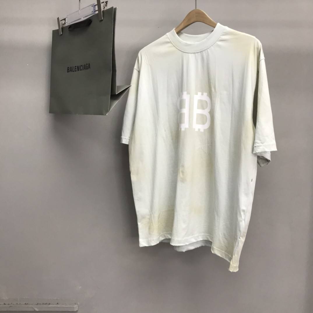 Ba1en*iaga BB Industrial Cement Painted T-Shirt