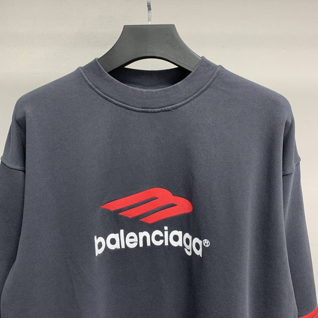 Ba1en*iaga M-shaped sweatshirt