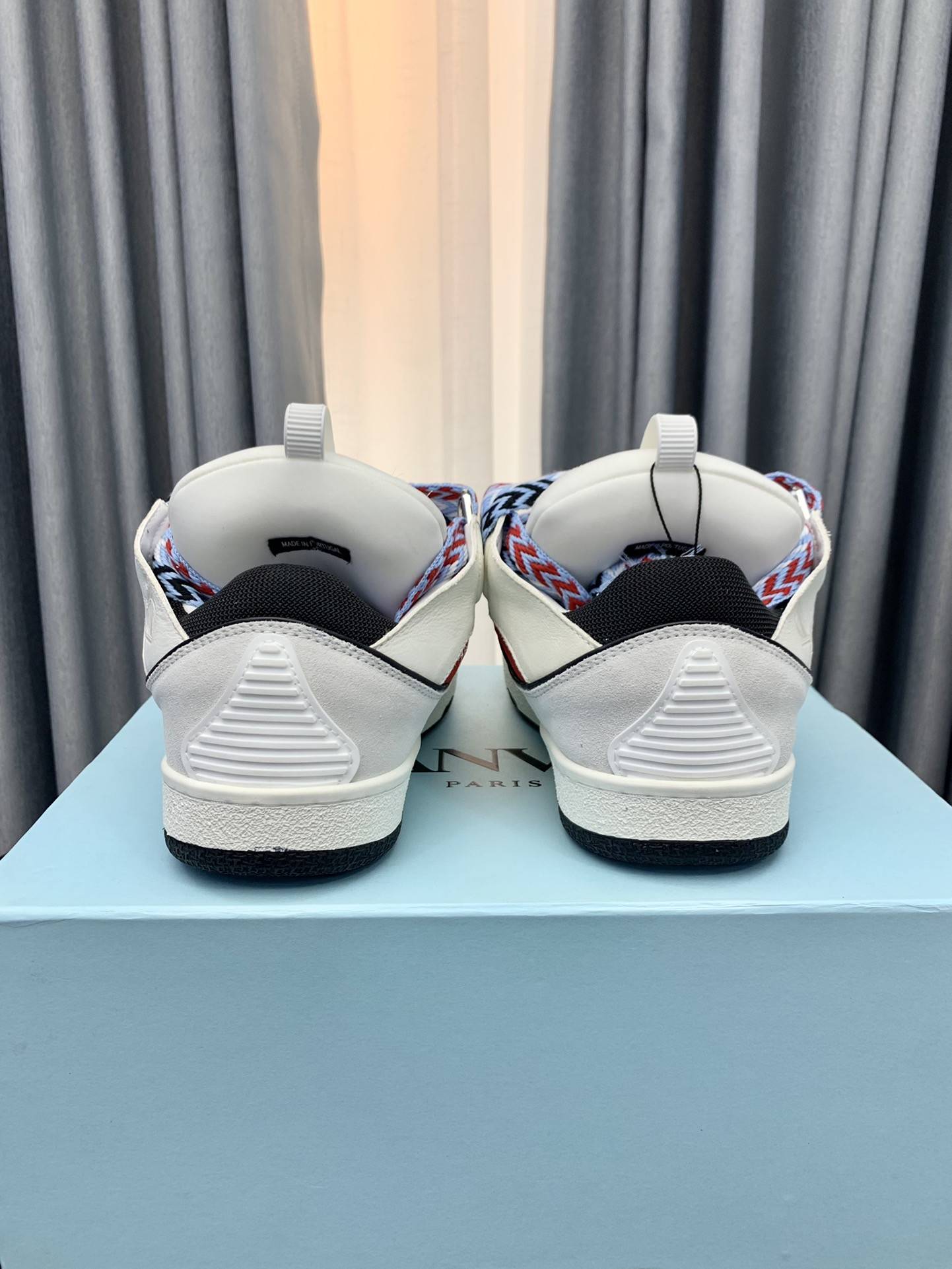 LA*N Sneaker