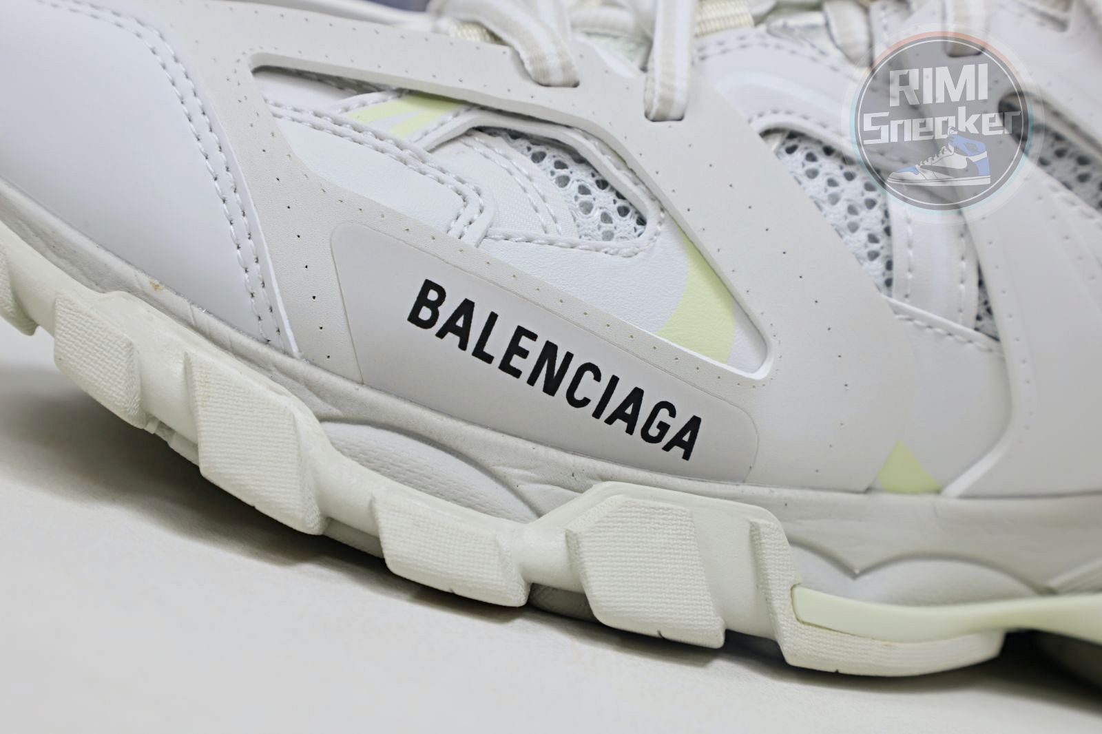 Ba1en*iaga Track LED
