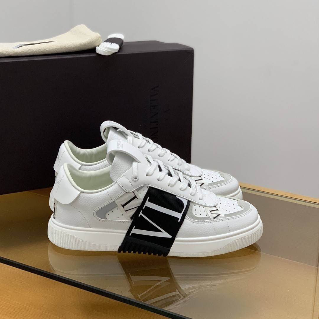 Va1e*ntin0 sneakers