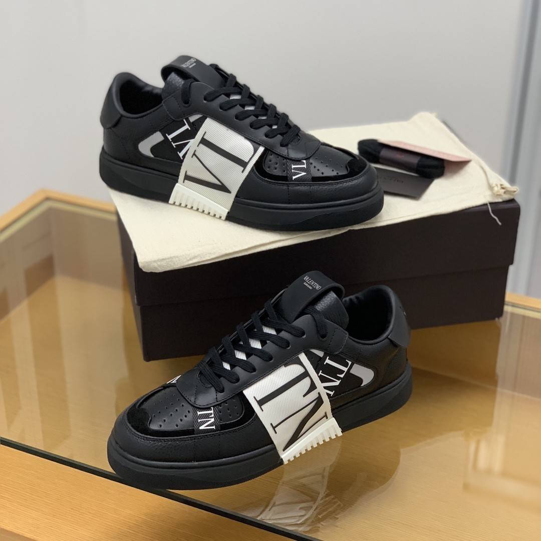 Va1e*ntin0 sneakers
