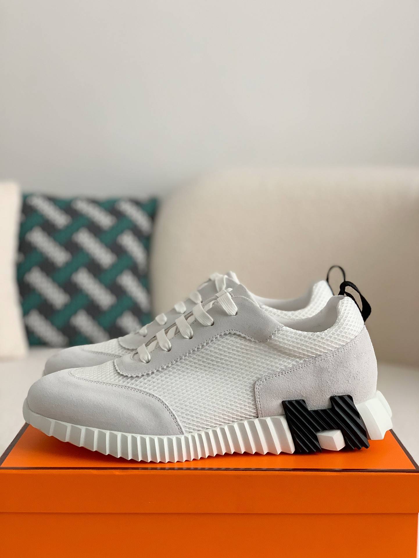 H**me5 Department sneakers