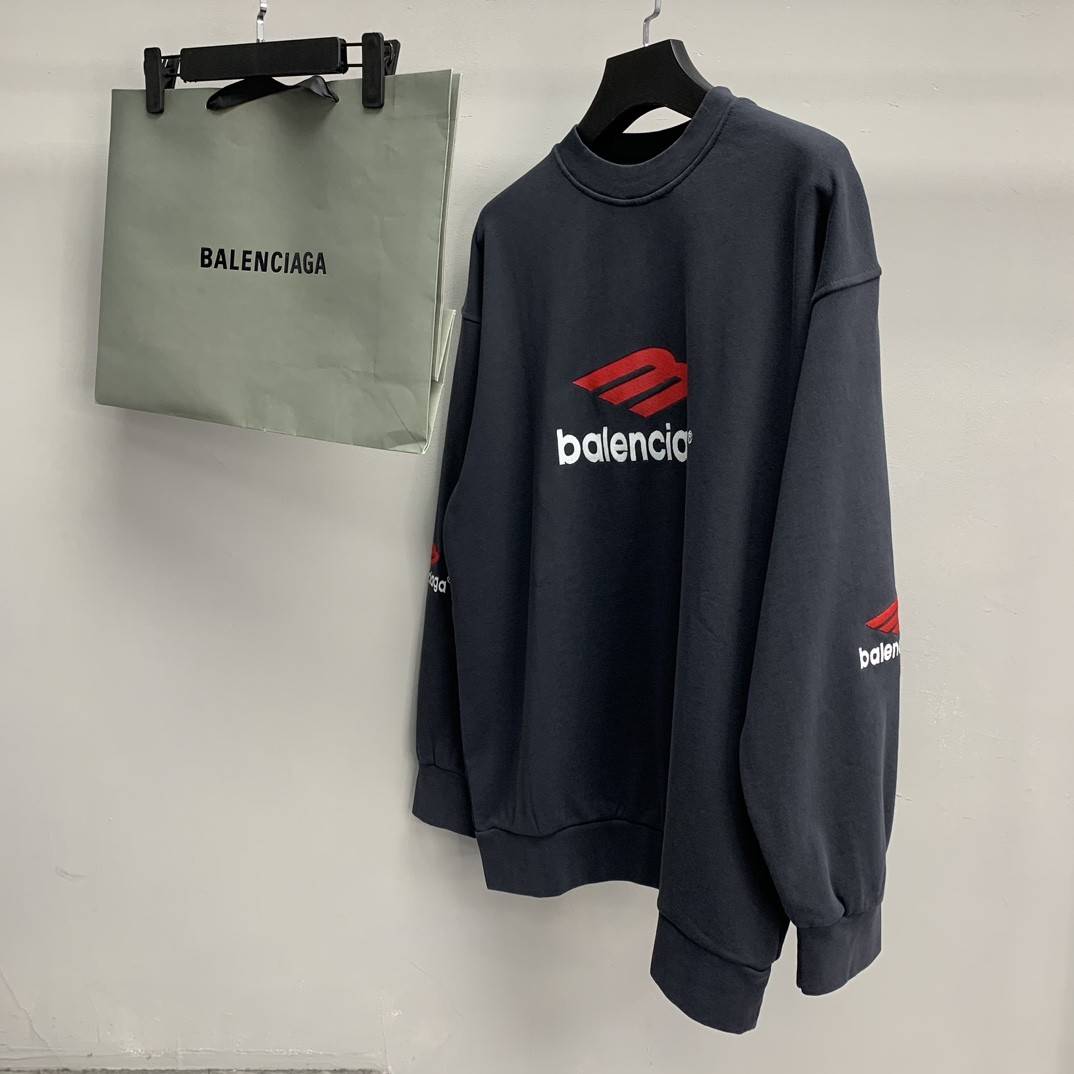 Ba1en*iaga M-shaped sweatshirt