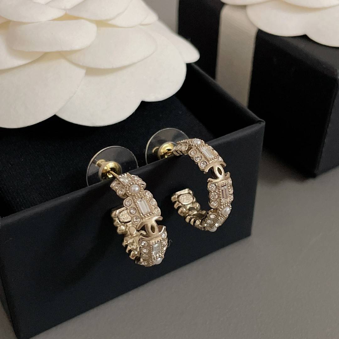 Ch**el curved drill earrings