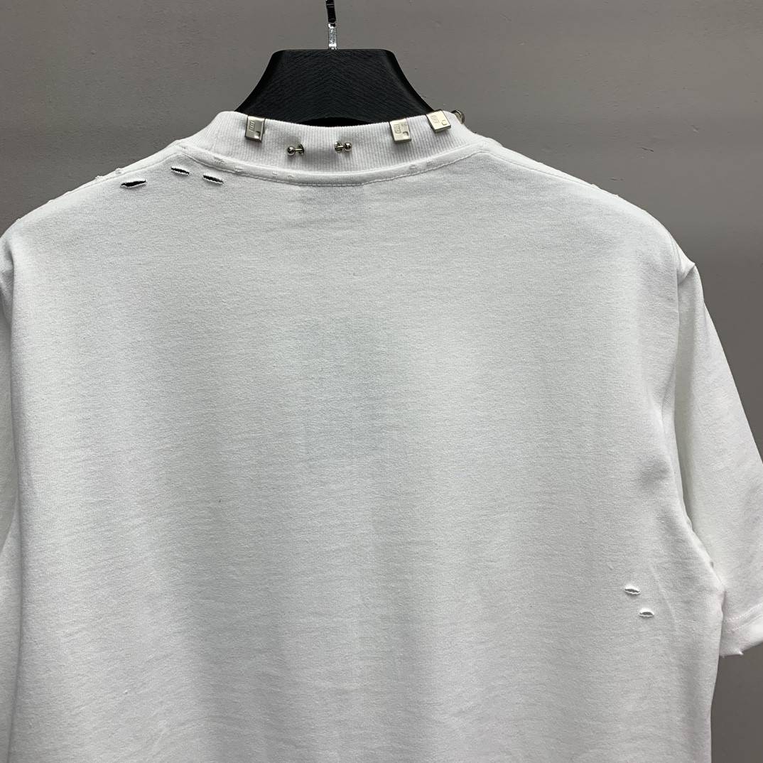Ba1en*iaga neckline hardware perforated T-shirt