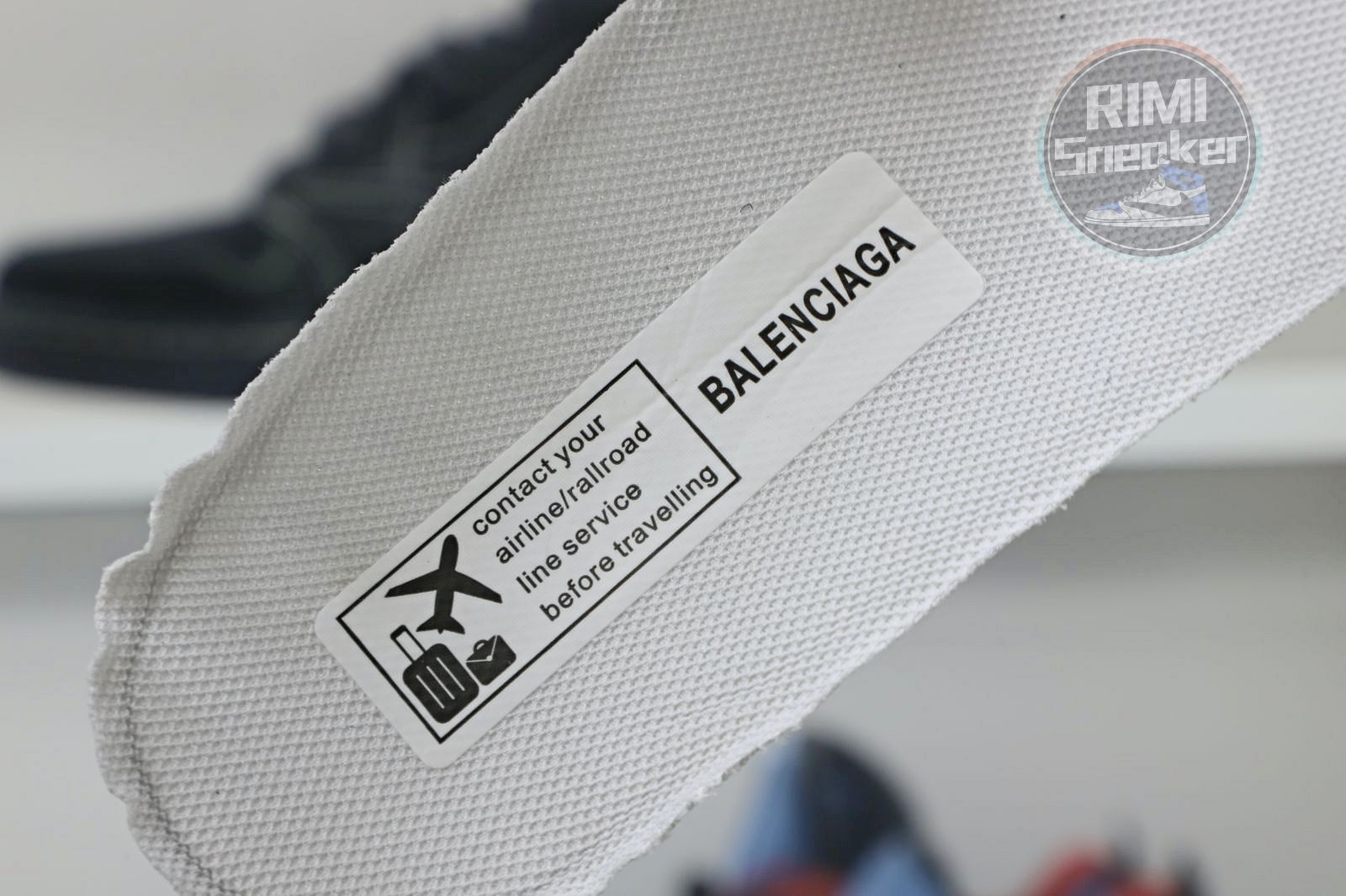 Ba1en*iaga Track LED