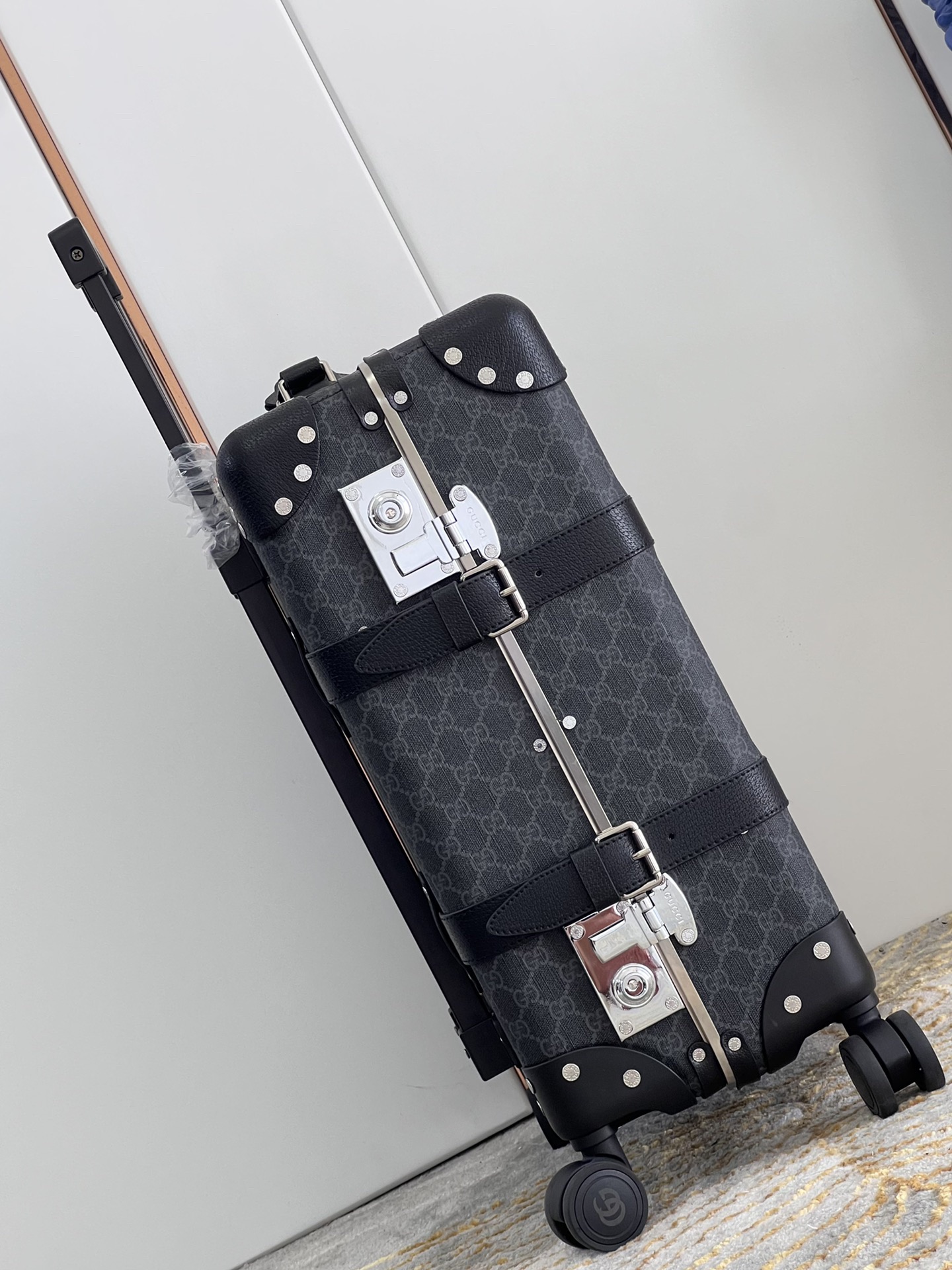 Gvc*1 suitcase/trolley case F902 retro size 20 inches