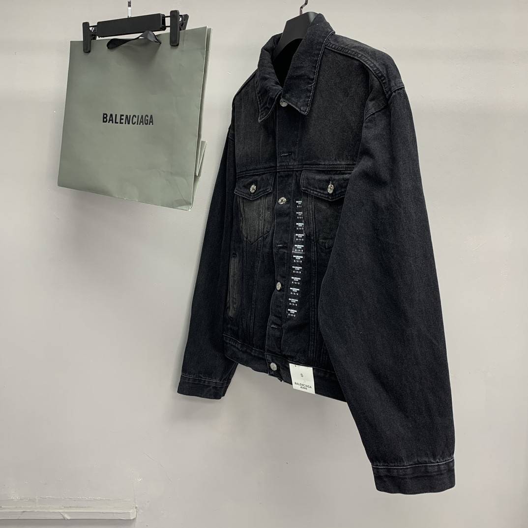 Ba1en*iaga offset printed denim jacket