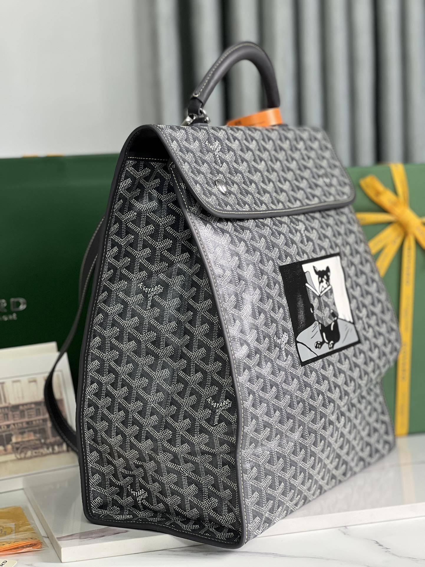 G09ard Limited Edition Bucket Saint Leger Folding Backpack Size: 33 * 35 * 16cm