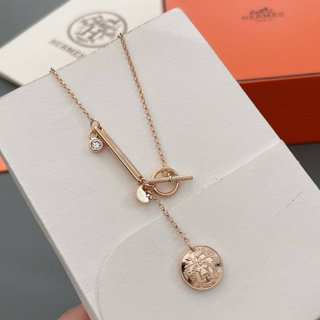 H**me5 necklace