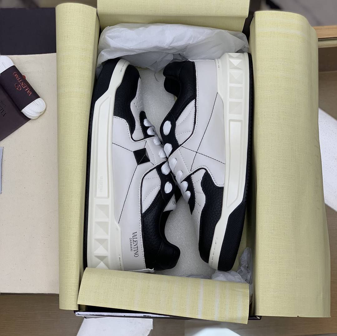 Va1e*ntin0 sneakers