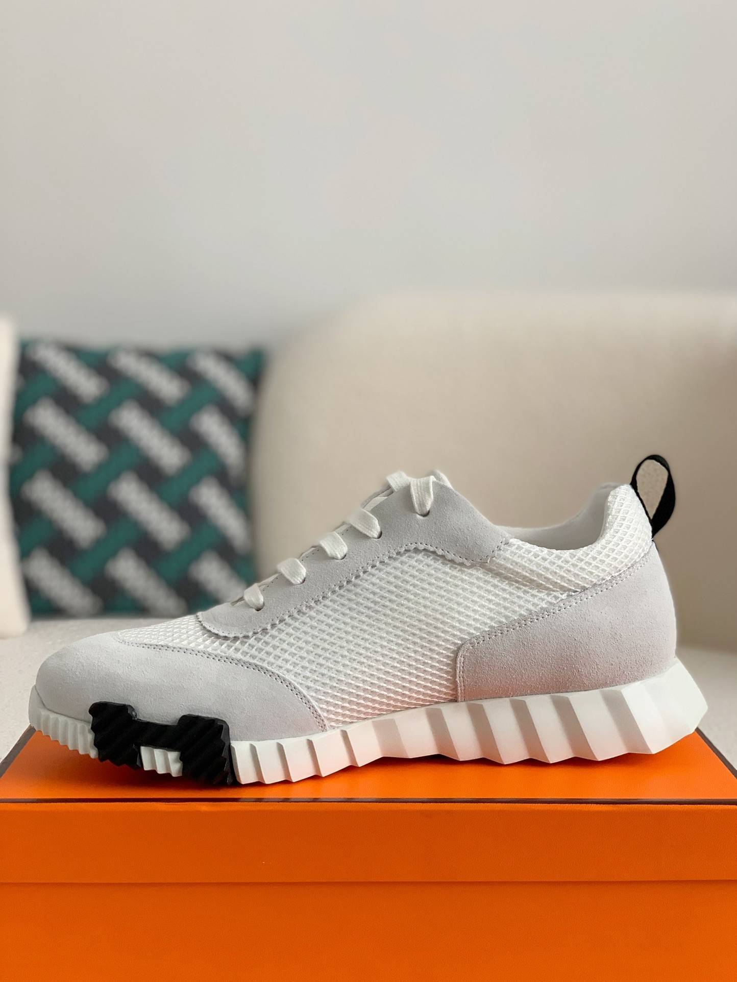 H**me5 Department sneakers