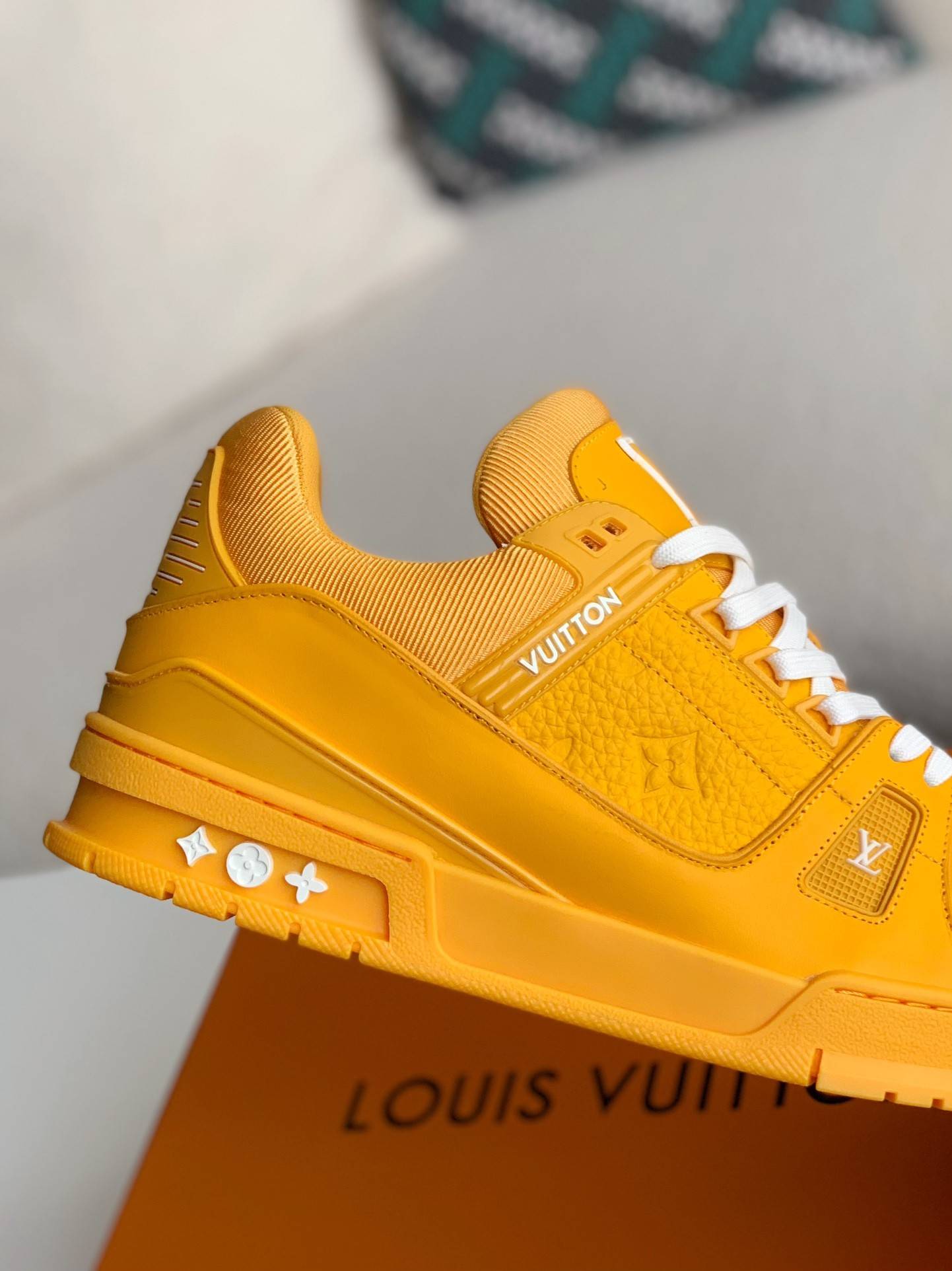 L*V TRAINER Sneakers