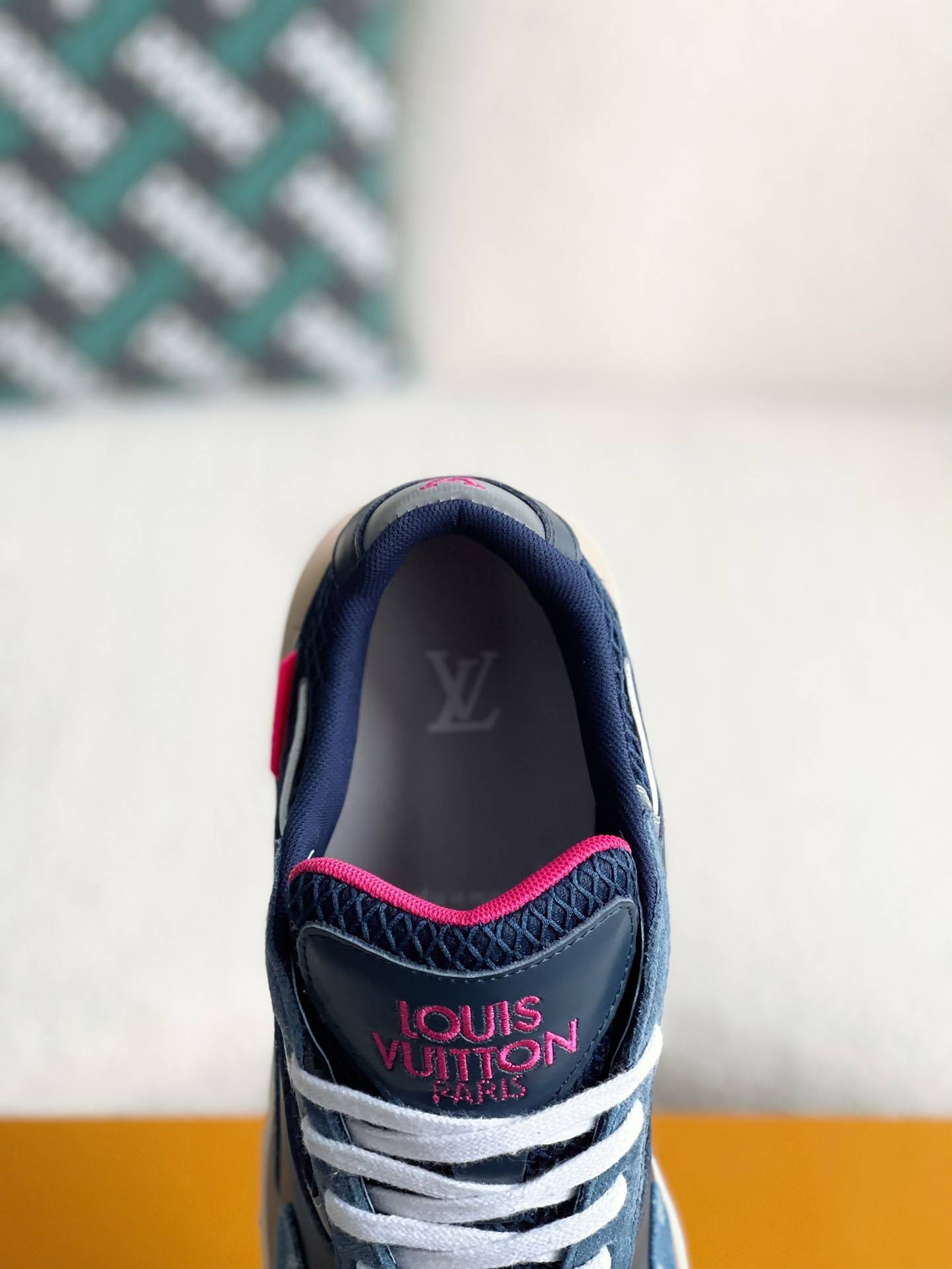 L*V Low-top running shoes