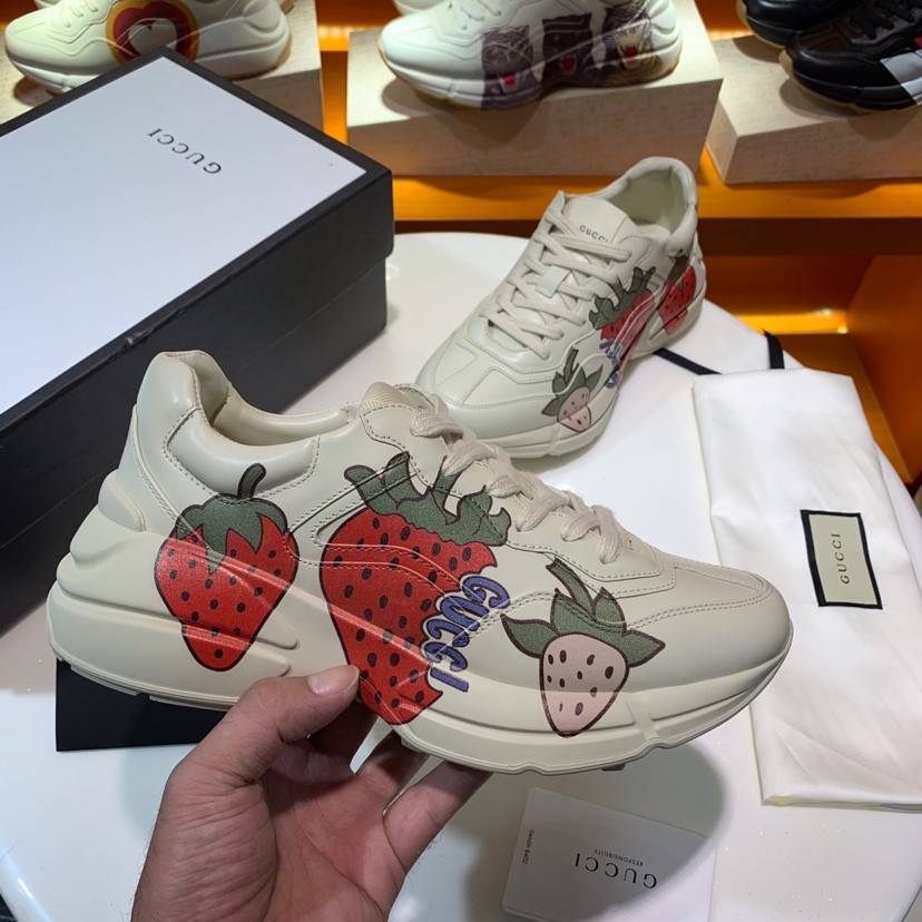 GU*IRetro Clunky Sneaker