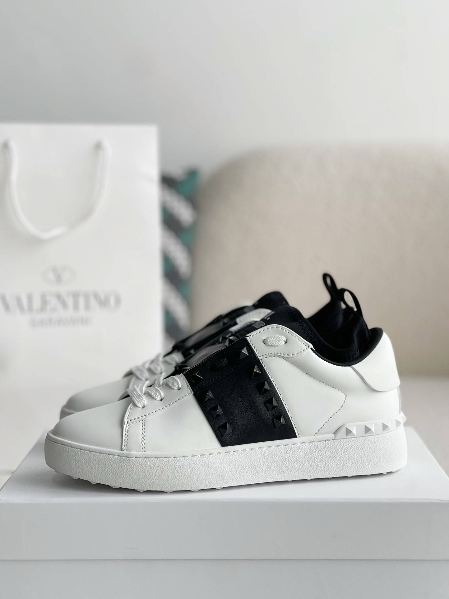 Va1e*ntin0 One Stud Sneakers