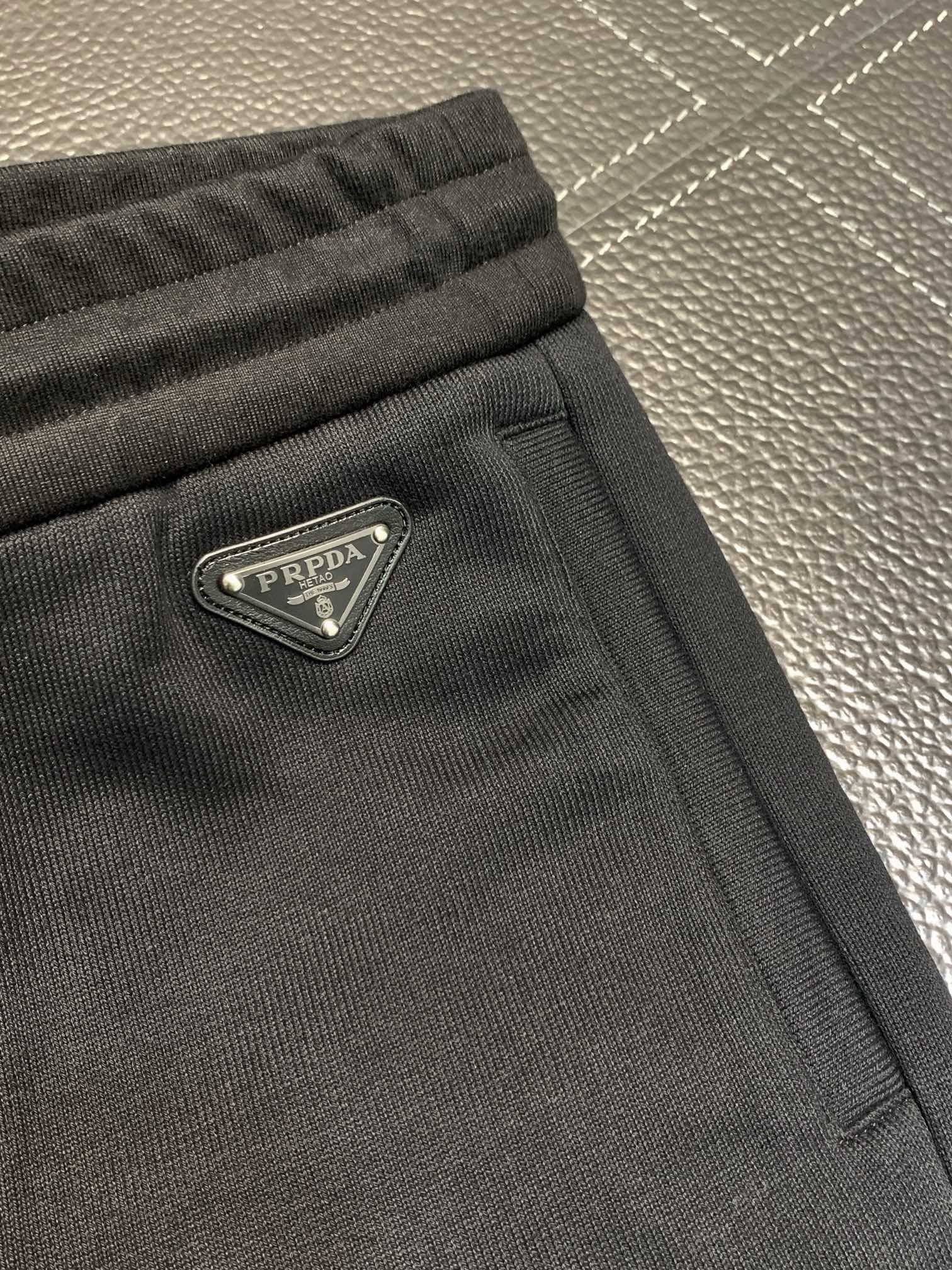 Pra*a Casual trousers