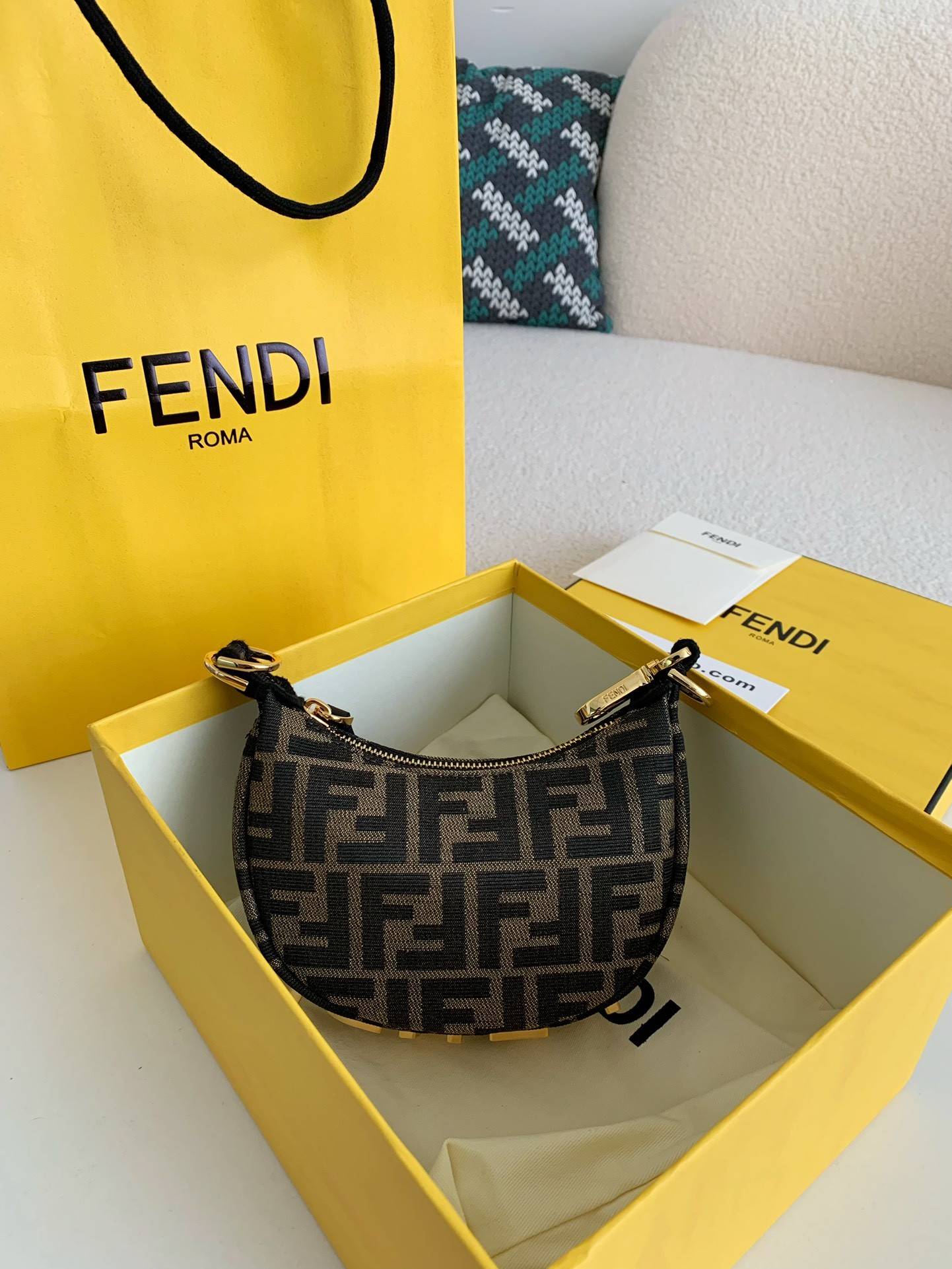 F**di Mini Handbag, Top Quality Size: 16.5 * 14 * 5cm