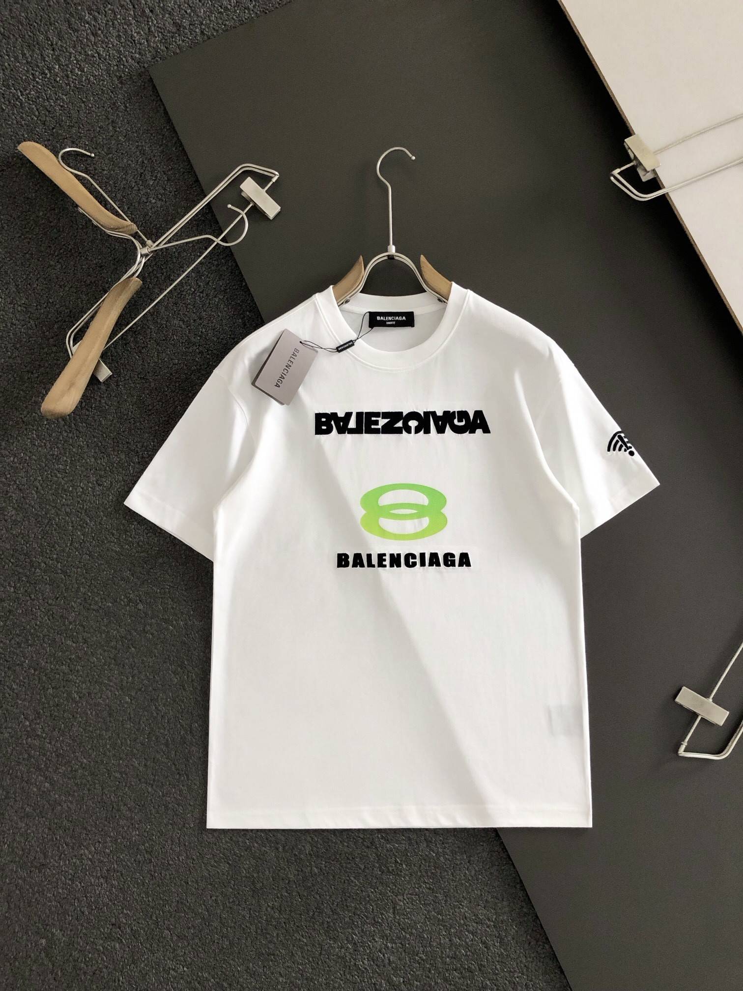 Ba1en*iaga Green laser logo embroidered T-SHIRT with letters