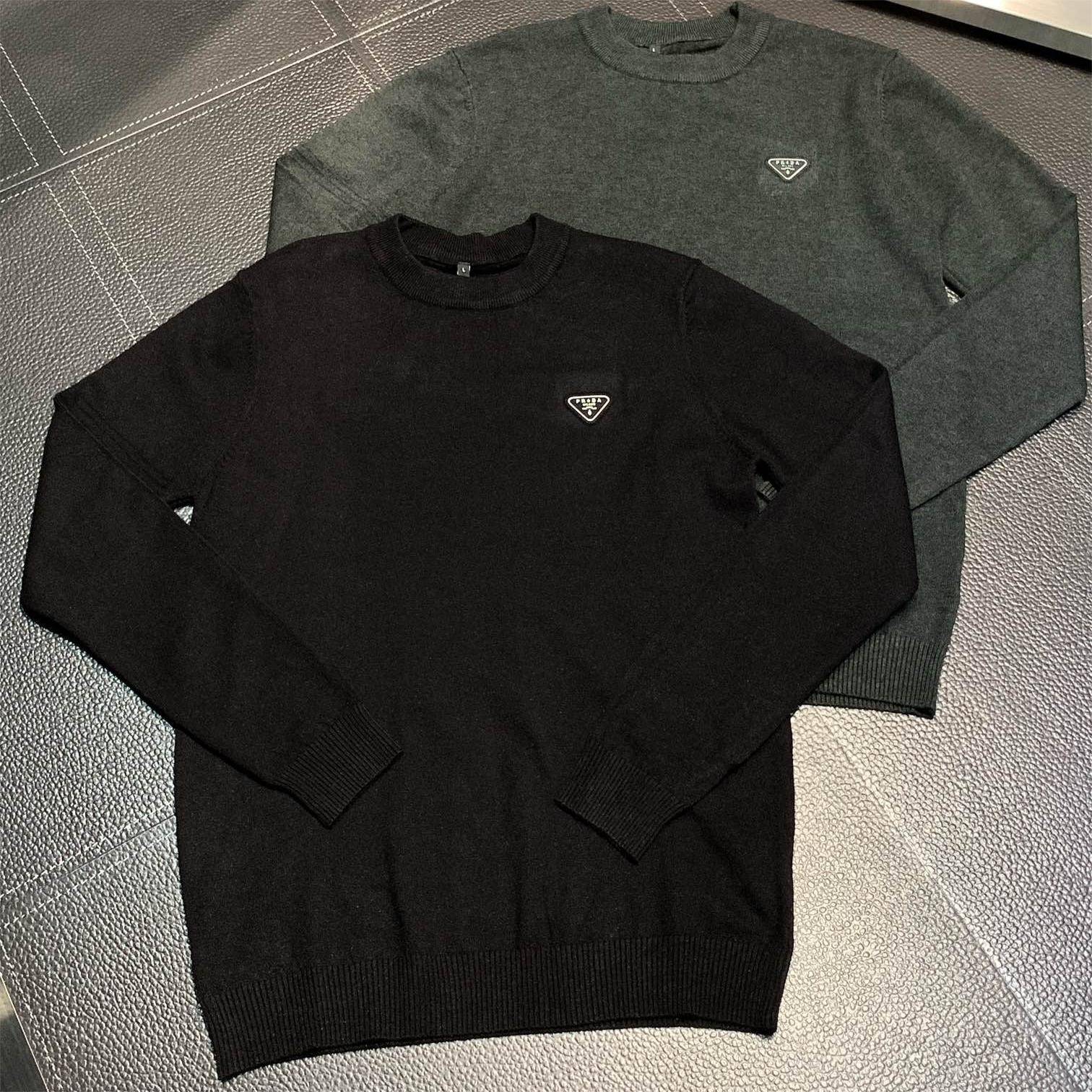 Pra*a casual sweater