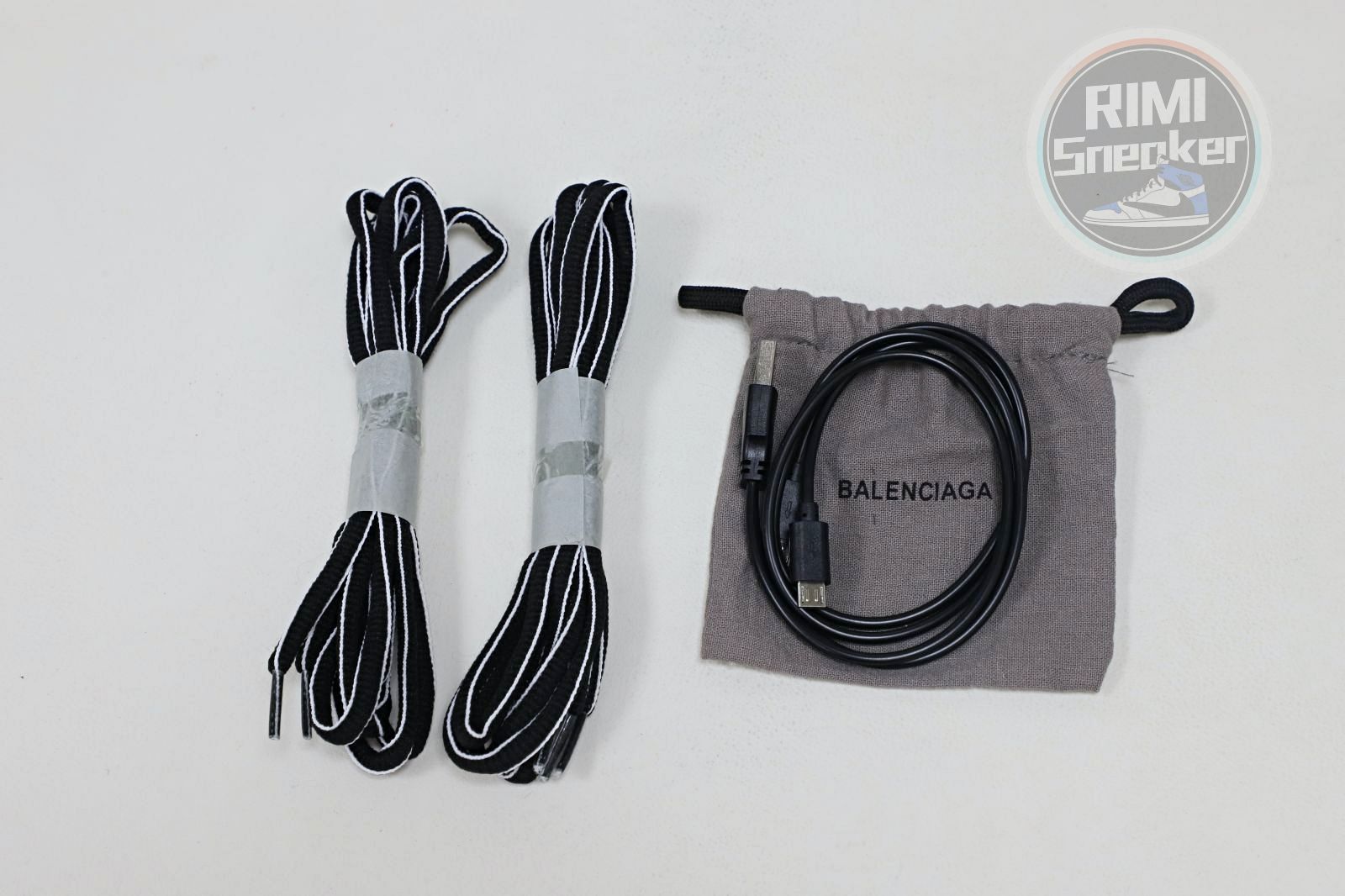 Ba1en*iaga Track（LED）Black