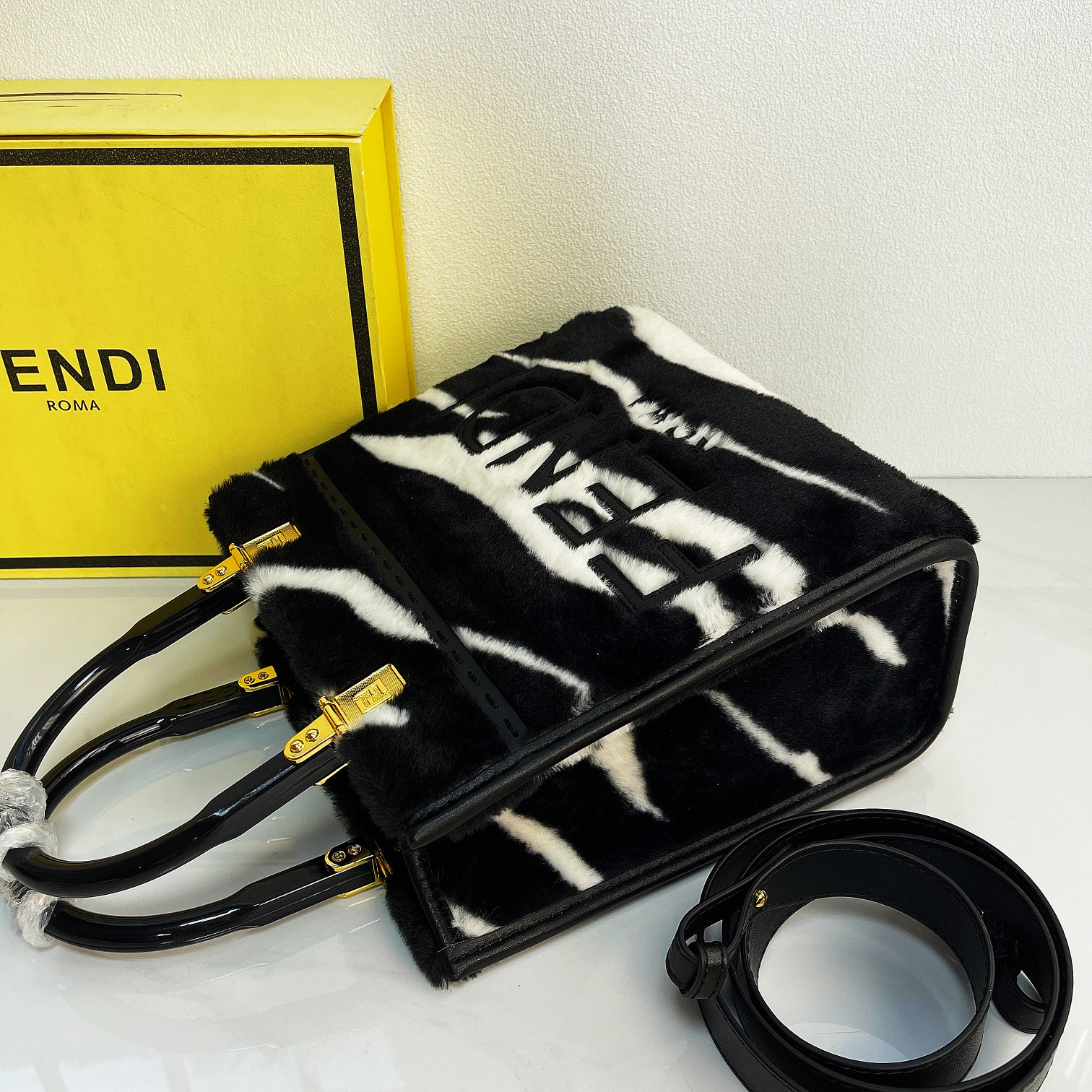 F**di Tote Bag "Sunshine Tote Bag" Model: 8836 Black and White Pattern Size 23ⅹ22cm