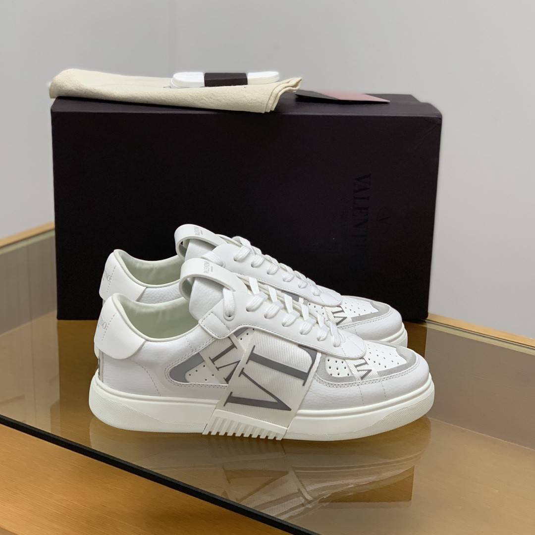 Va1e*ntin0 sneakers