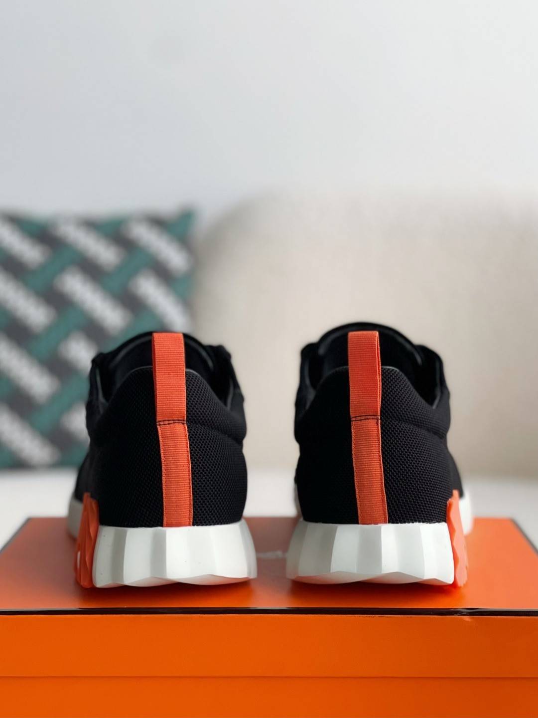 H**me5 Department sneakers