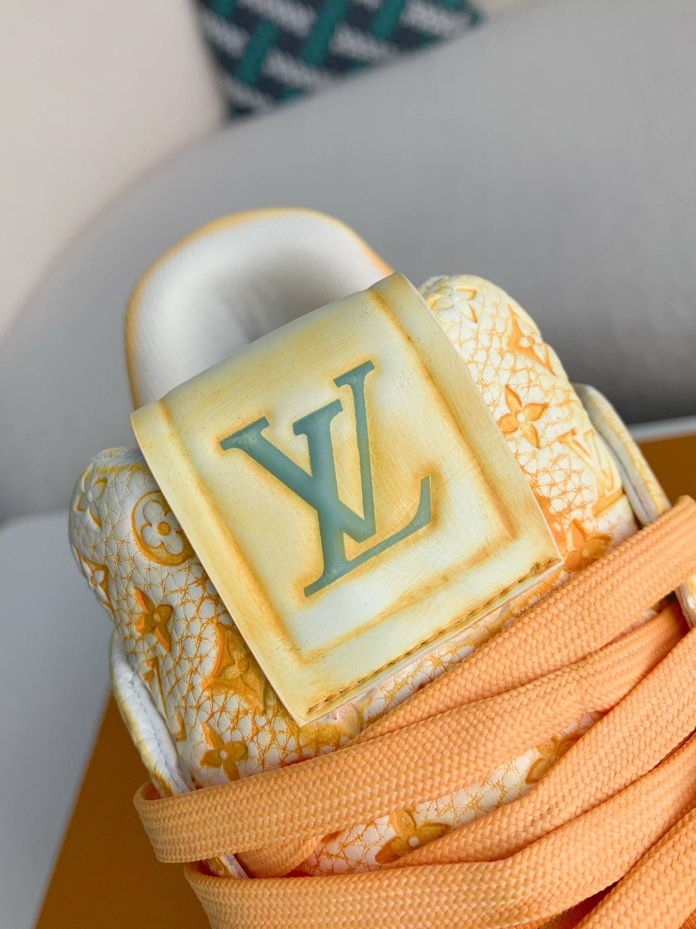L*V SNEAKERS