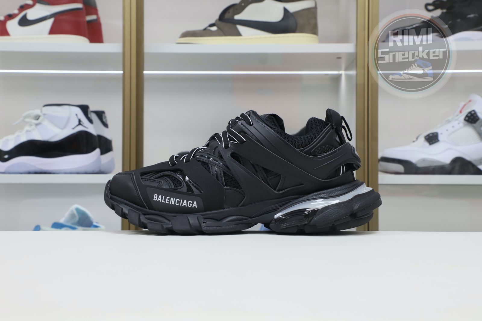 Ba1en*iaga Track（LED）Black