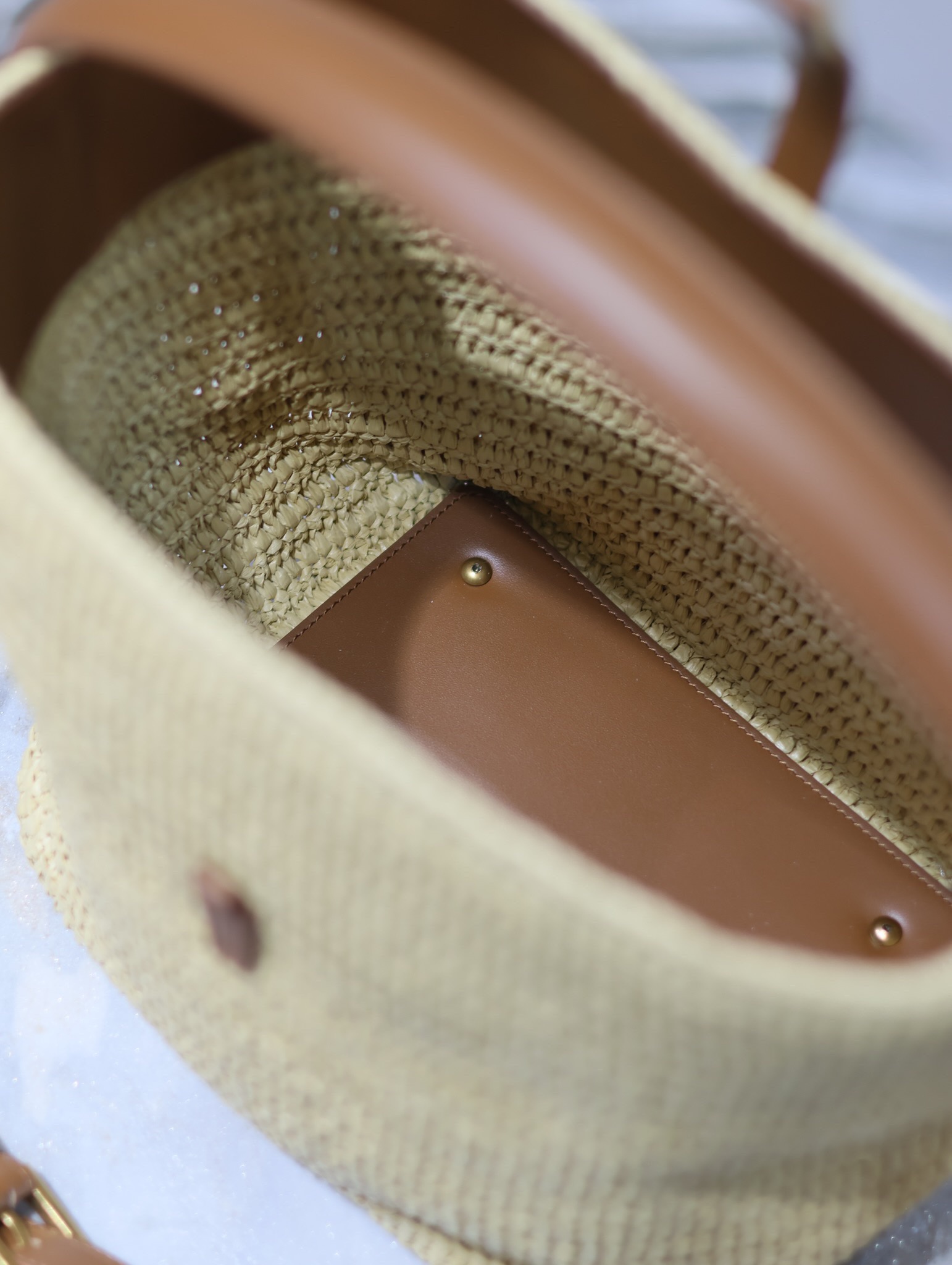 Y51 apricot woven LE 37 woven bucket bag Style number: 742828 Size: 20×25×16cm