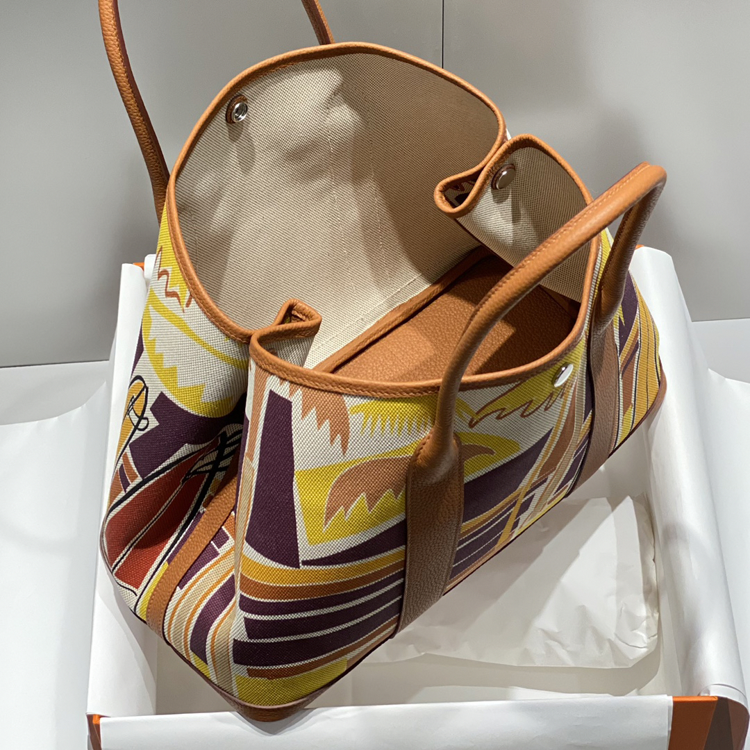 H**me5 painted graffiti French fjord imported original cowhide wax thread sewing master craft painted canvas 36*30cm