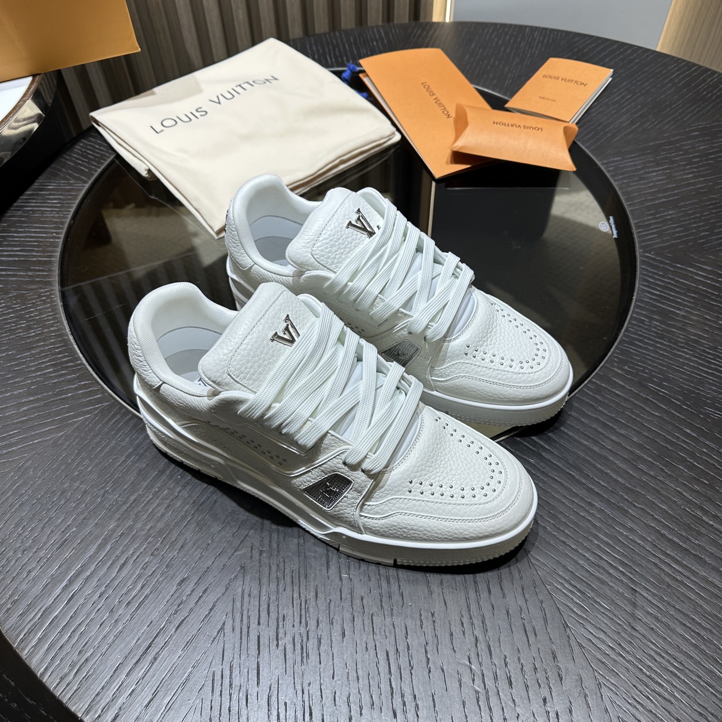 L*V TRAINER white Sneakers white
