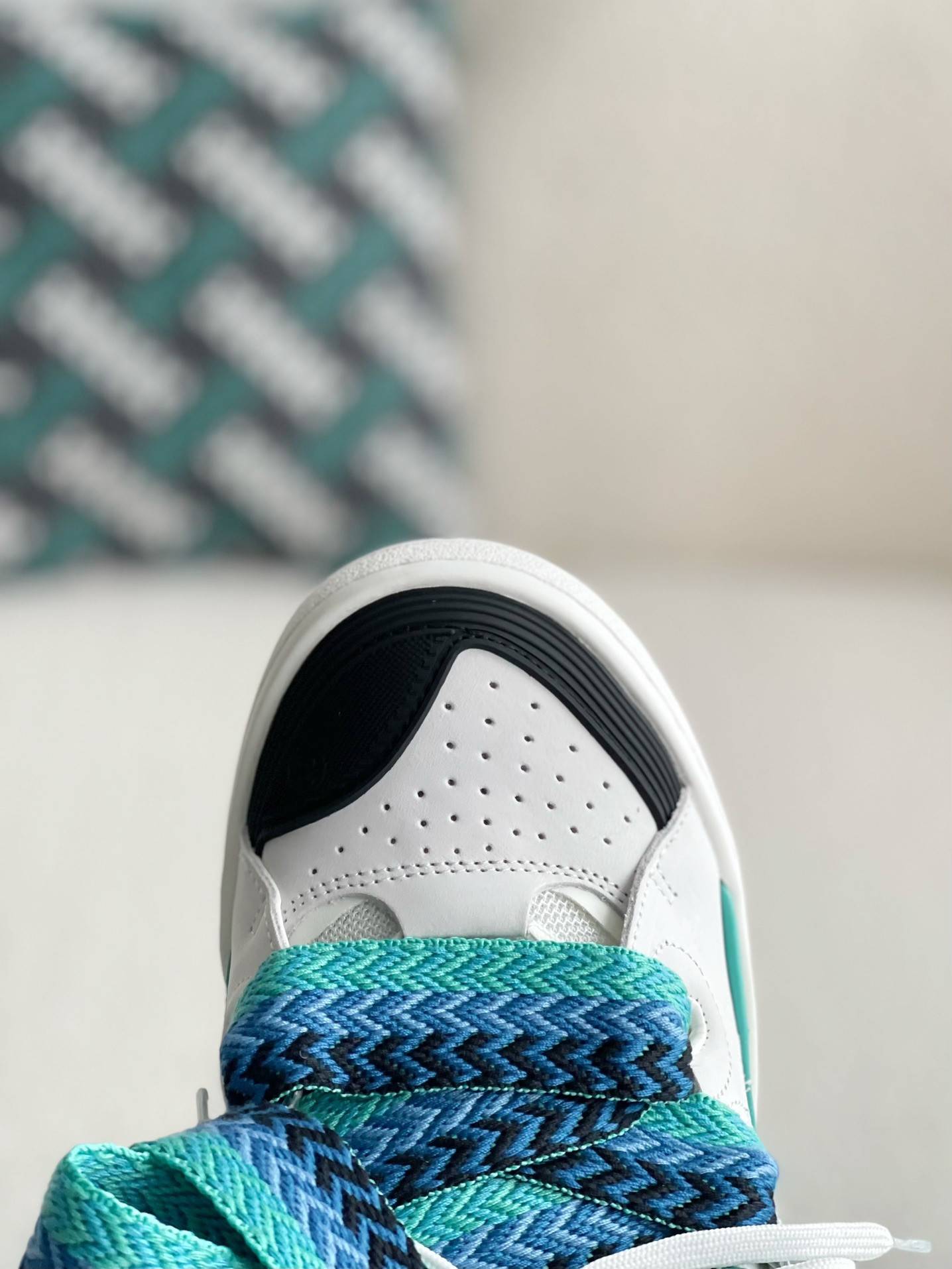 LA*N Sneaker